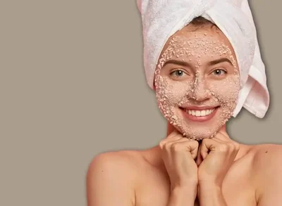 Exfoliating mask during the Smooth Luxe treatment